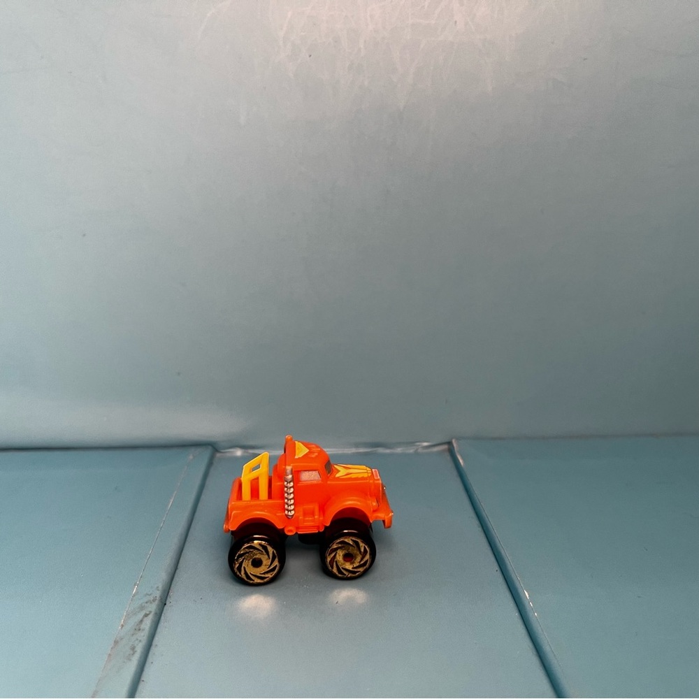 ⭐️ Road Champs Color Change - Monster Wheels Semi Truck 1987